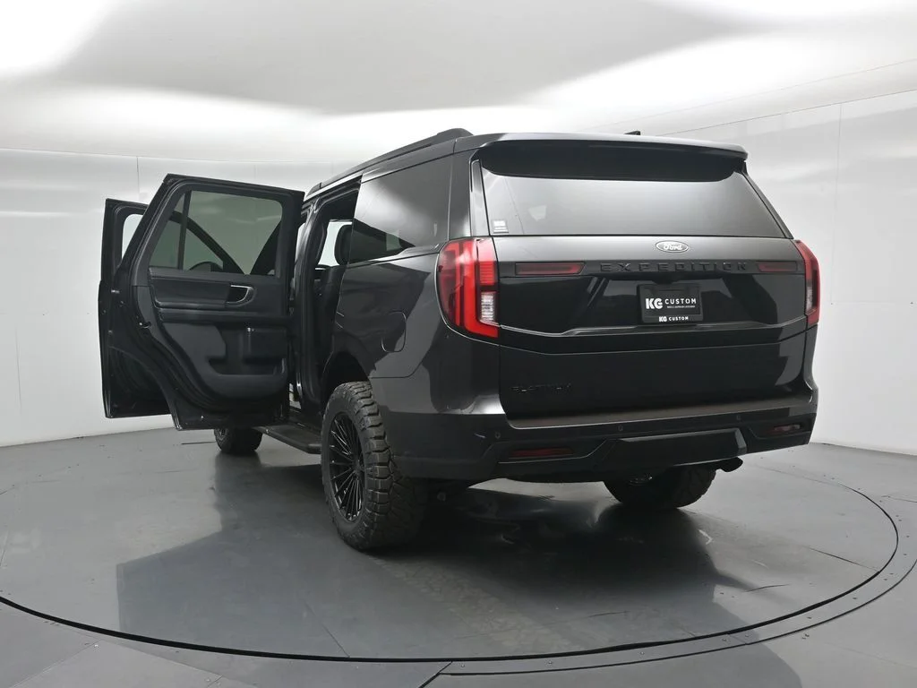 New 2026 Dark Matter Gray Metallic Ford Platinum image 31