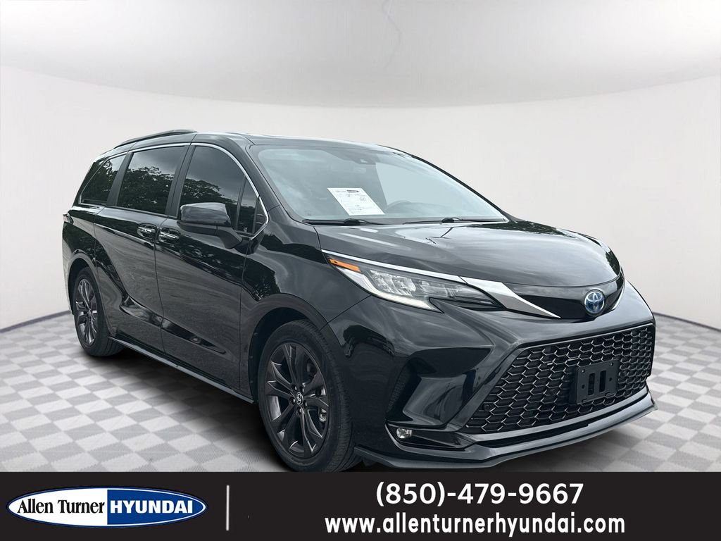 2022 Toyota Sienna XSE 7-Passenger Hybrid FWD's photo