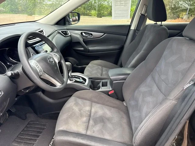 Used 2016 Green Nissan SV image 9