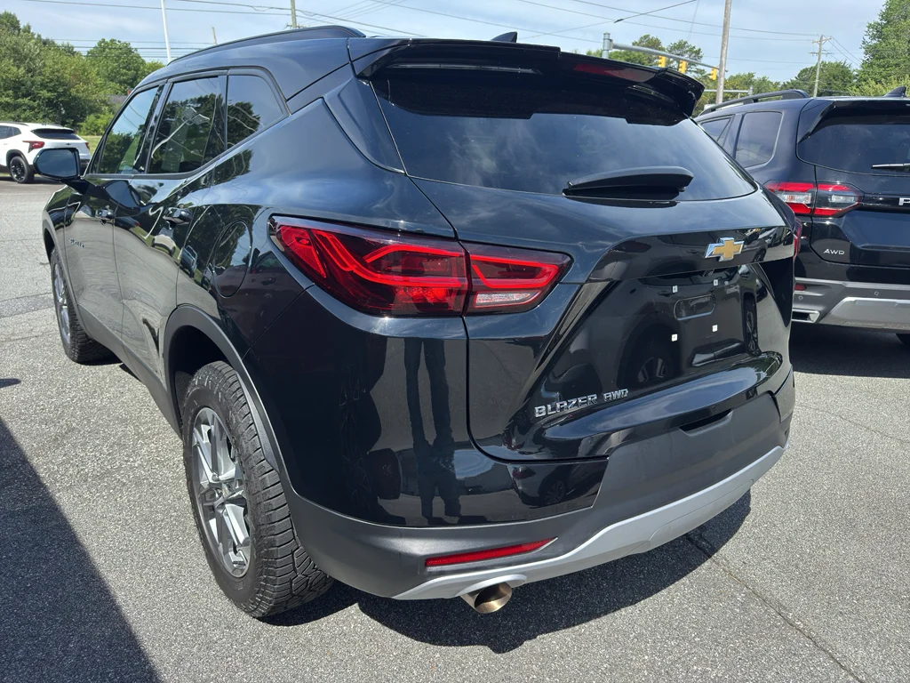 Used 2023 Black Chevrolet 2LT image 4