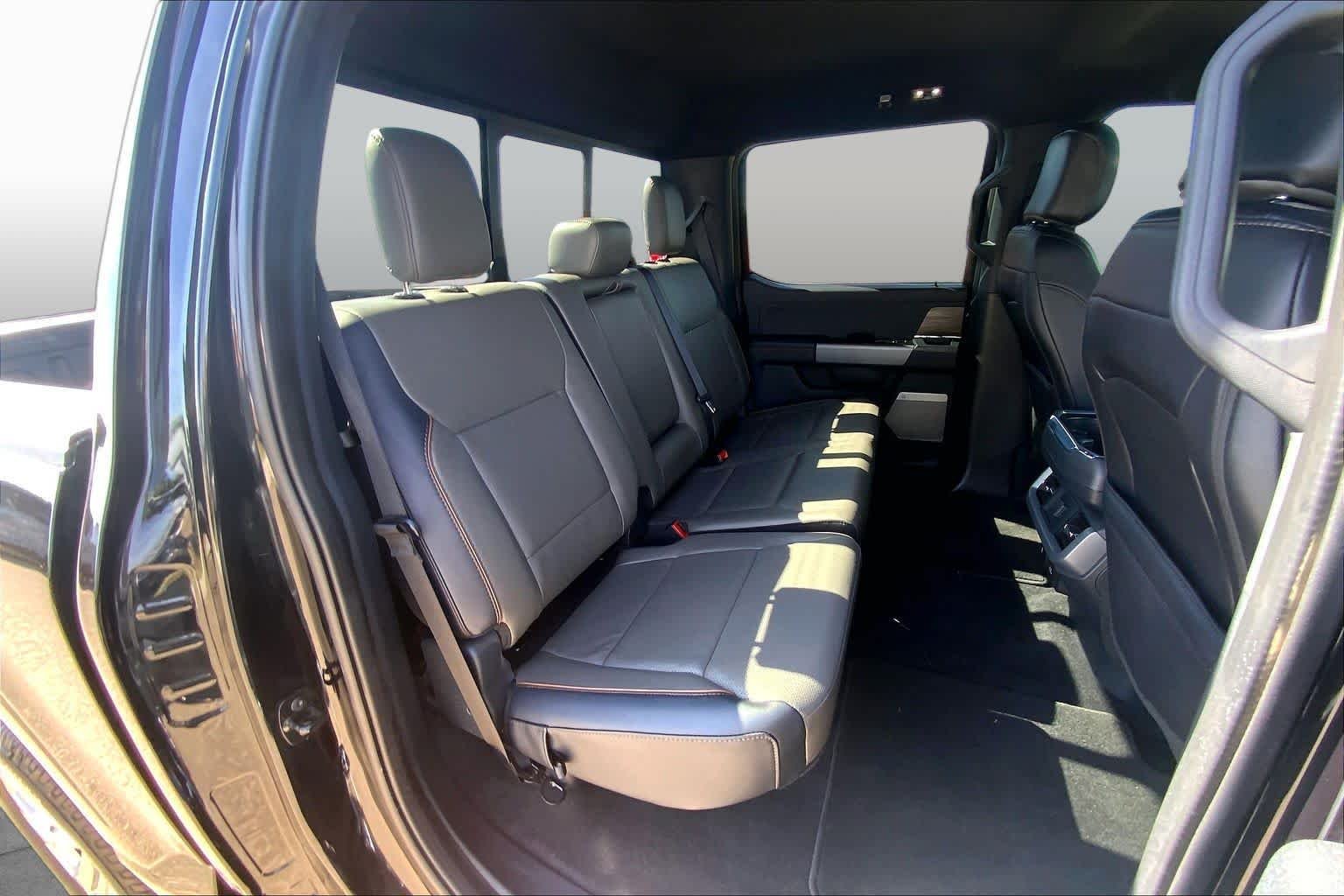 Used 2025 Agate Black Metallic Ford LARIAT image 20