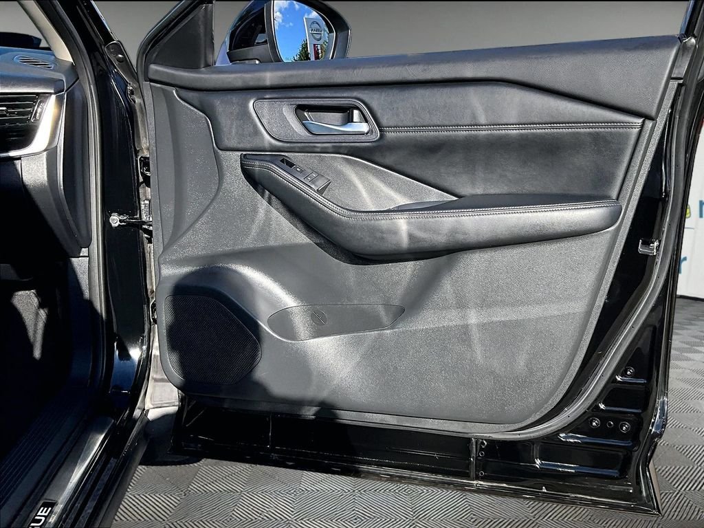 Used 2024 Black Nissan SL image 12
