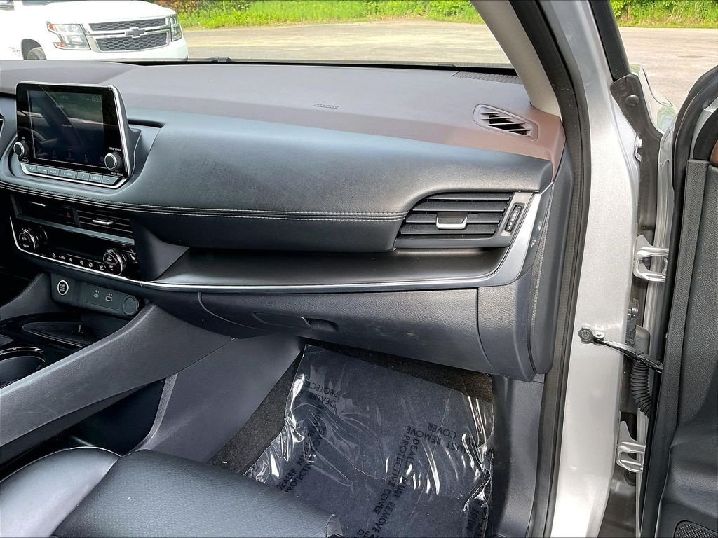 Used 2023 Silver Nissan SV image 13