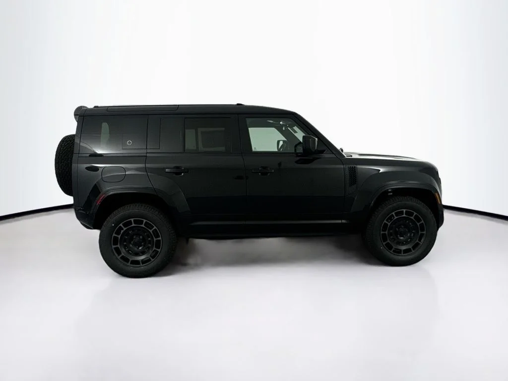 New 2026 Narvik Black Land Rover OCTA Black image 4