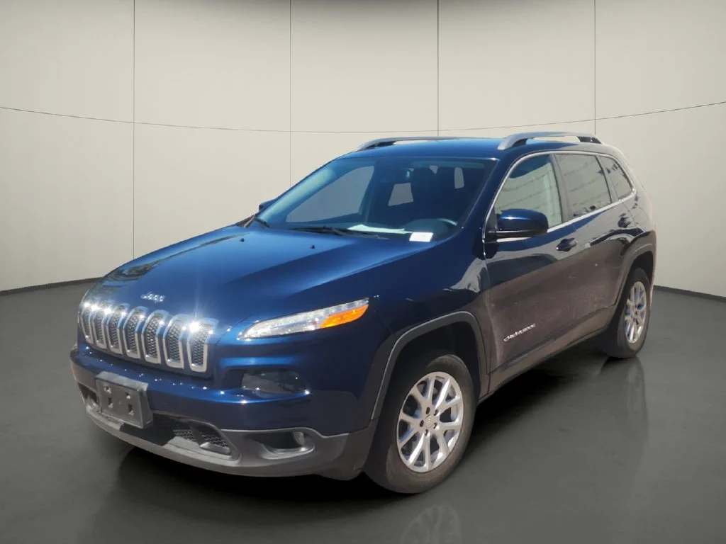 Used 2018 Blue Jeep Latitude Plus image 3