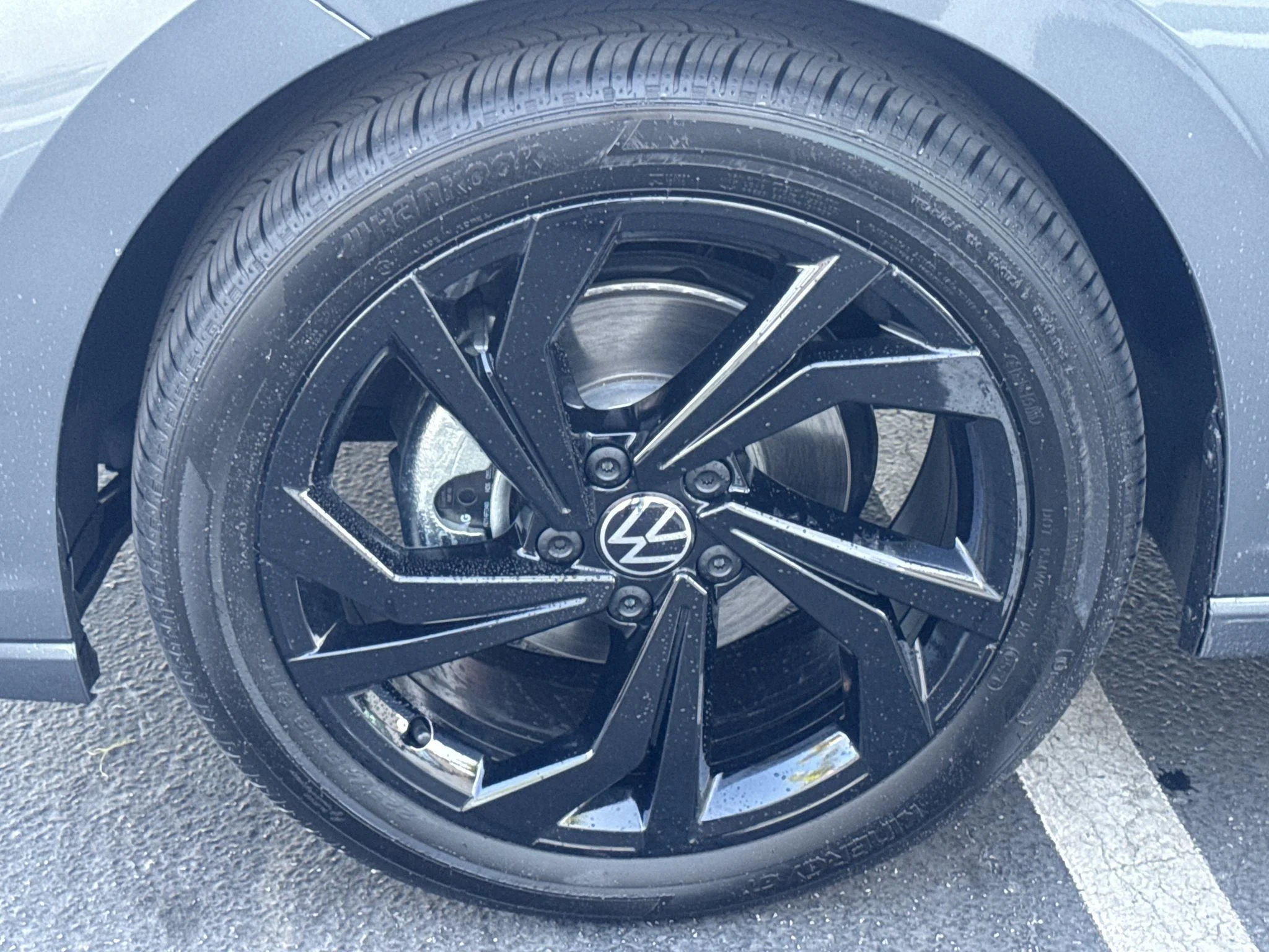 New 2026 Platinum Gray Metallic Volkswagen SE image 11