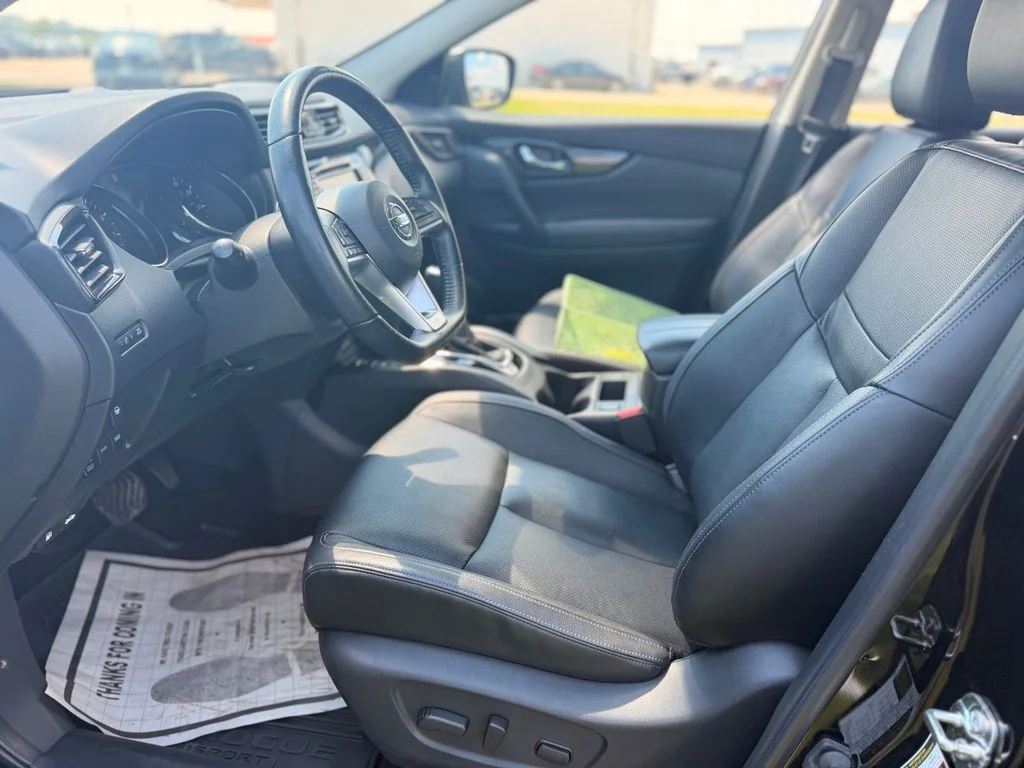 Certified Used 2022 Magnetic Black Pearl Nissan SL image 9