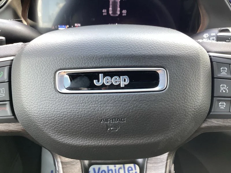 New 2026 Bright White Clearcoat Jeep Laredo Altitude image 33