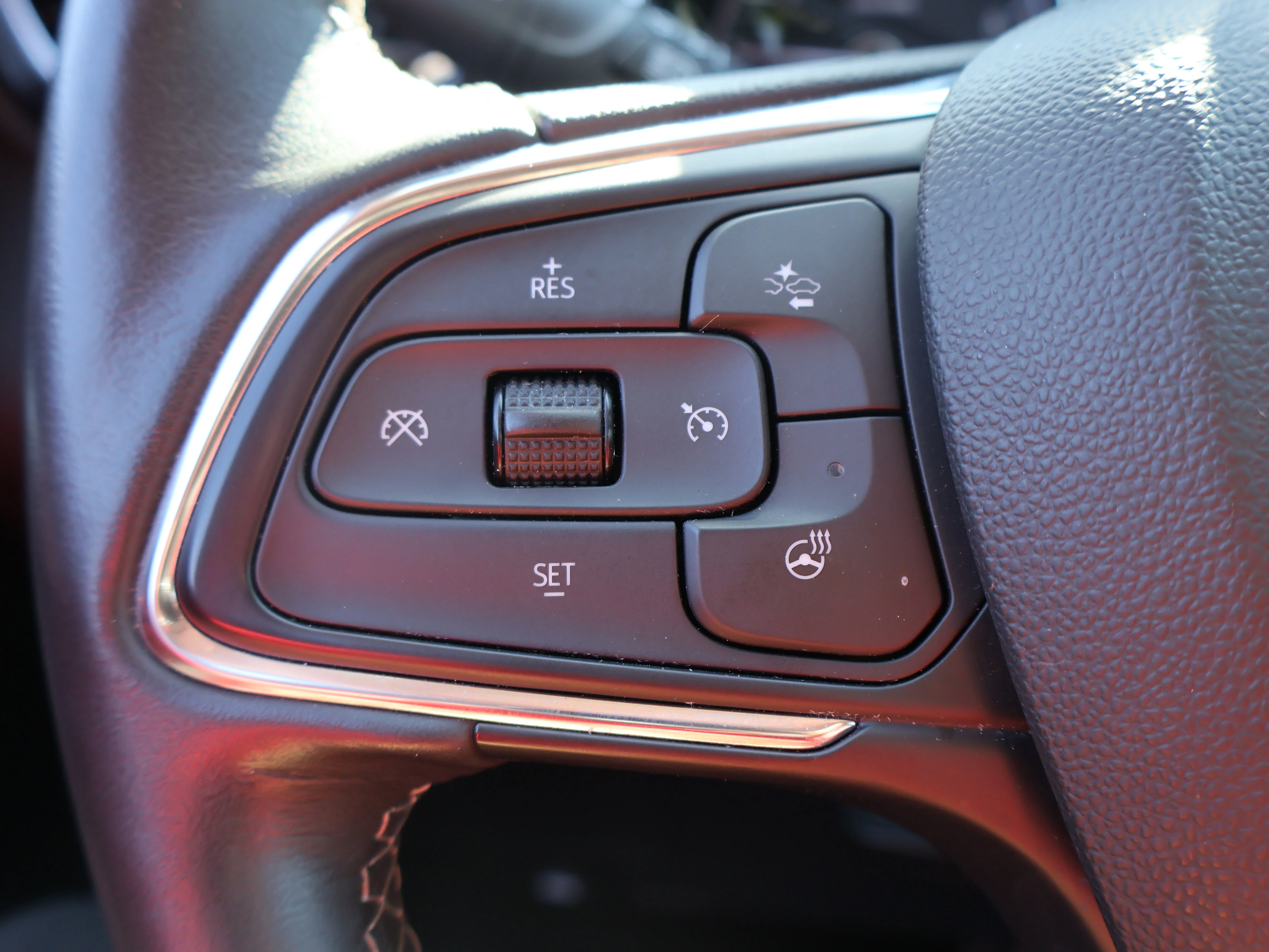 Used 2023 White Frost Tricoat Buick Essence image 34
