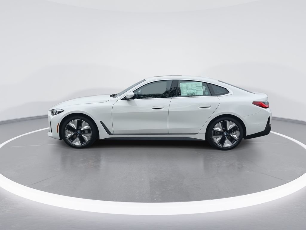 New 2026 White BMW xDrive40 image 5
