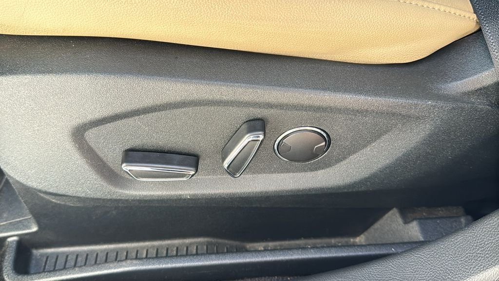 Used 2019 White Ford SEL image 20