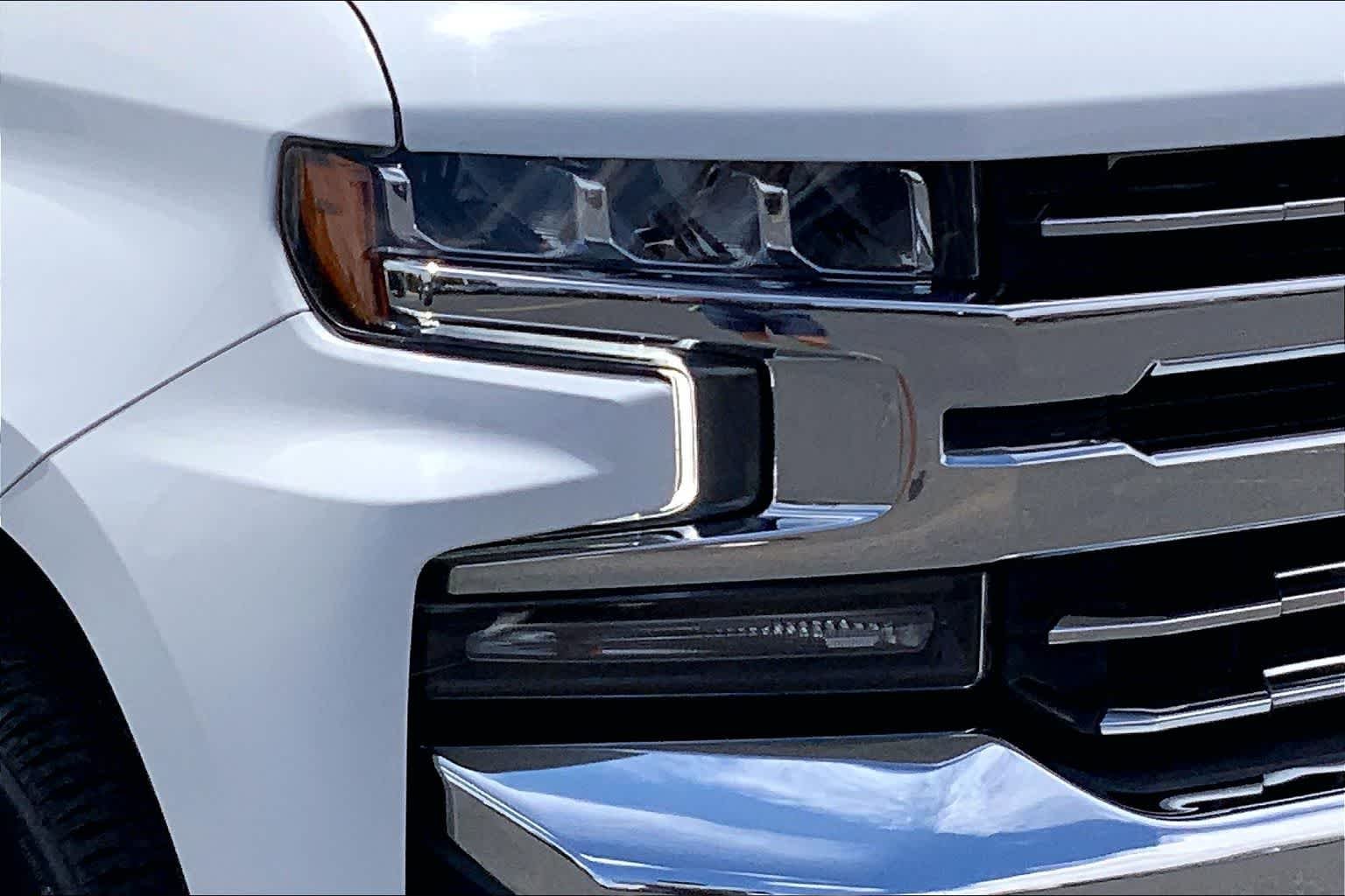 Used 2022 Summit White Chevrolet LTZ image 28