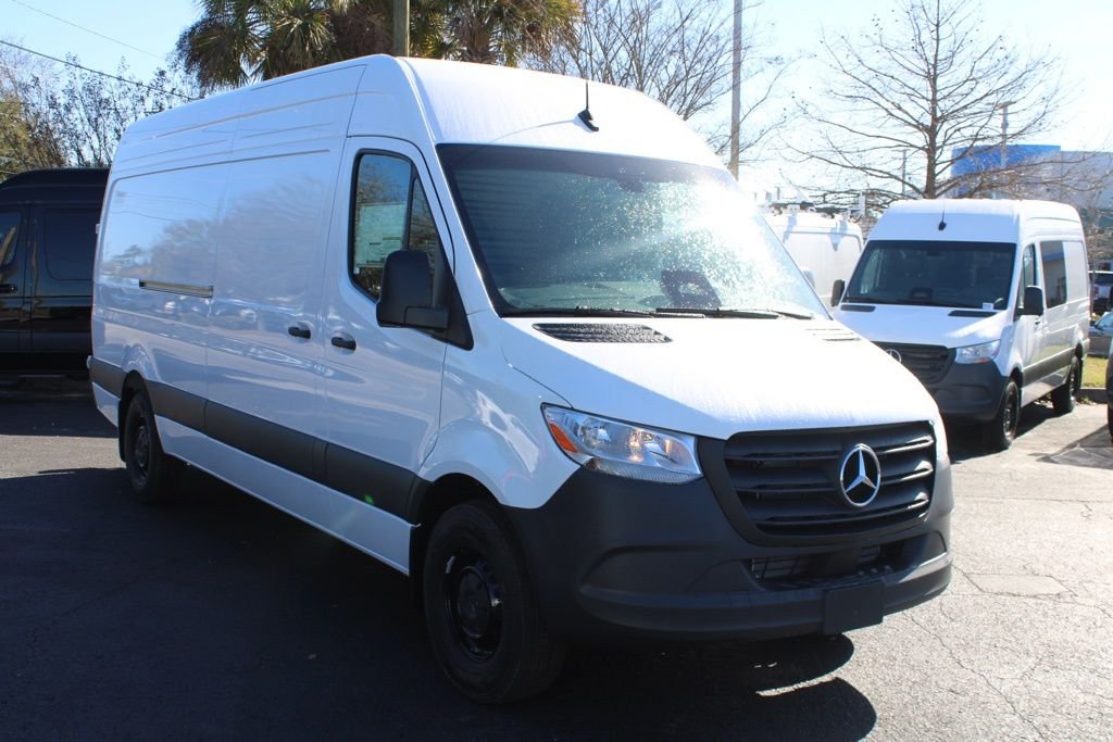 New 2026 Arctic White Mercedes-Benz Cargo 170 WB image 14