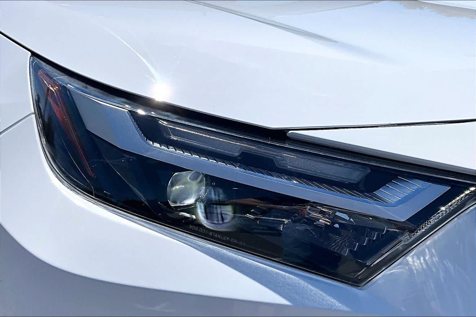 Used 2024 Ice Cap Toyota Hybrid XLE image 27