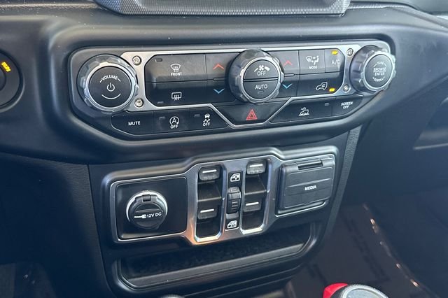 Used 2022 Silver Jeep Unlimited Sahara image 20