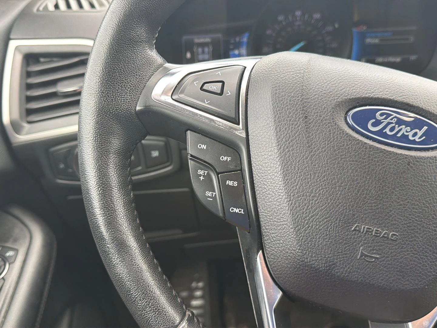 Used 2022 Oxford White Ford SEL image 14