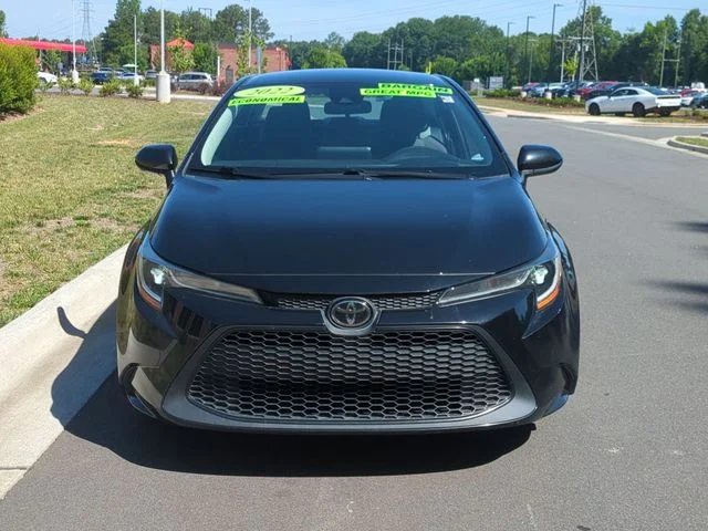 Used 2022 Black Toyota L image 16