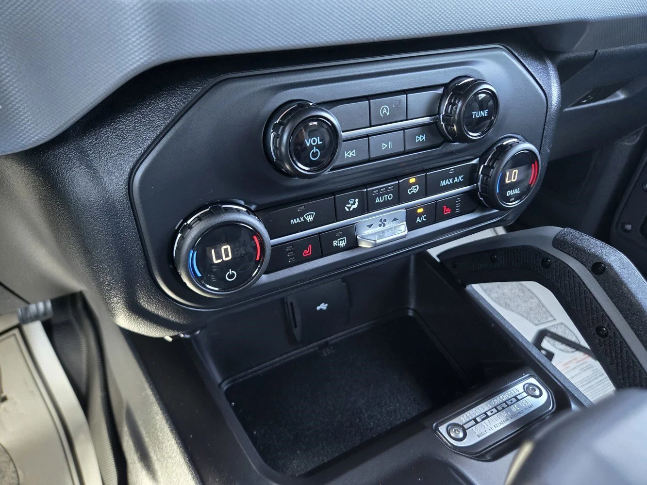 Used 2024  Ford Big Bend image 11
