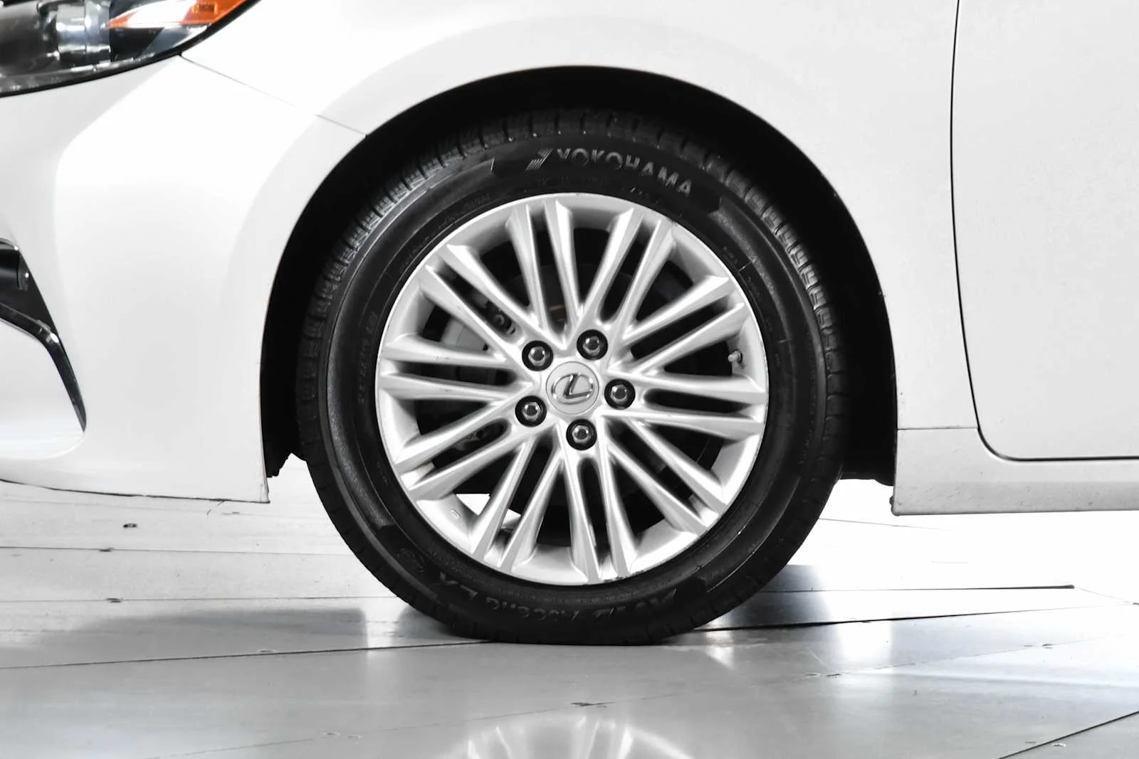 Used 2016 Eminent White Pearl Lexus  image 12
