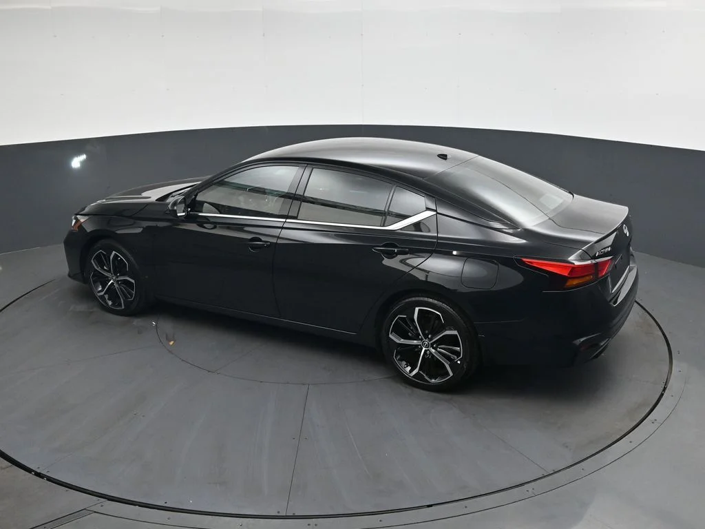 Used 2025 Black Nissan 2.5 SR image 40