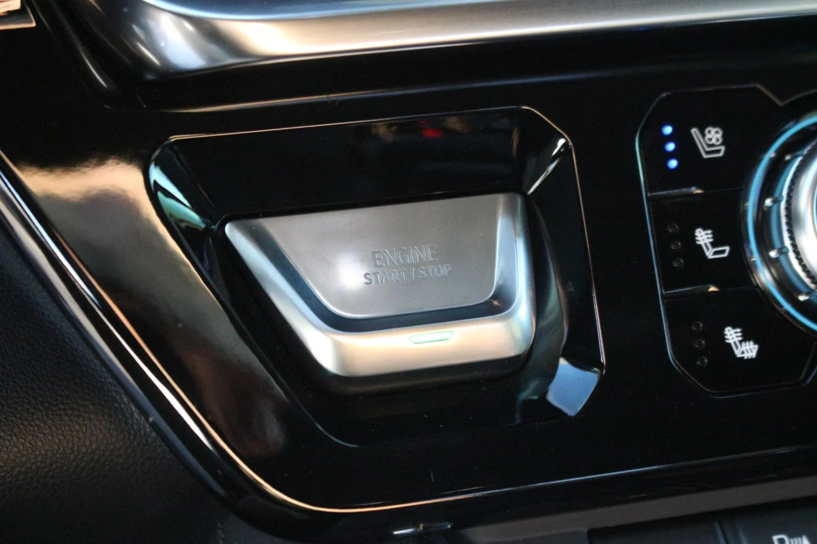 Used 2023 Summit White GMC Denali image 27