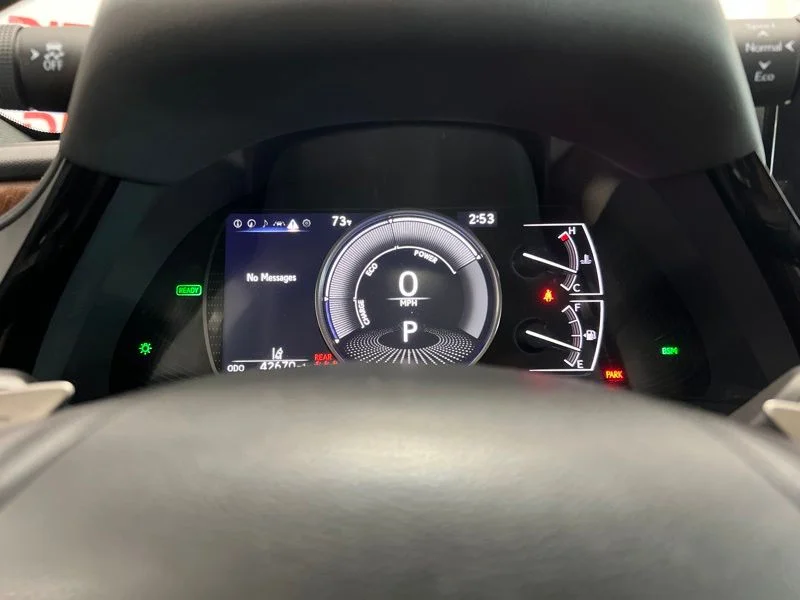 Used 2024 White Lexus 300h Luxury image 27