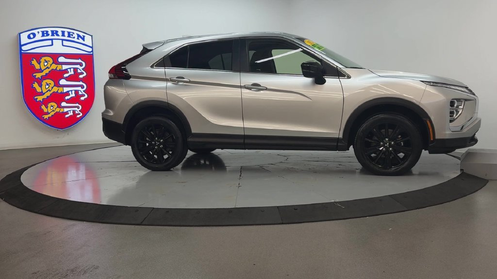 Used 2023 Silver Mitsubishi LE image 3