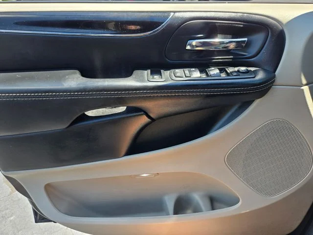 Used 2017 Gray Dodge SXT image 33
