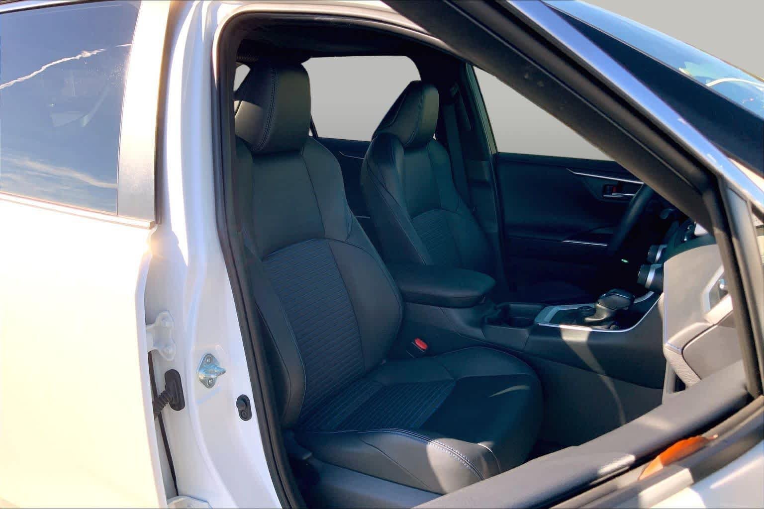 Certified Used 2020 Blizzard Pearl w/Midnight Black Roof Toyota Hybrid XSE image 9