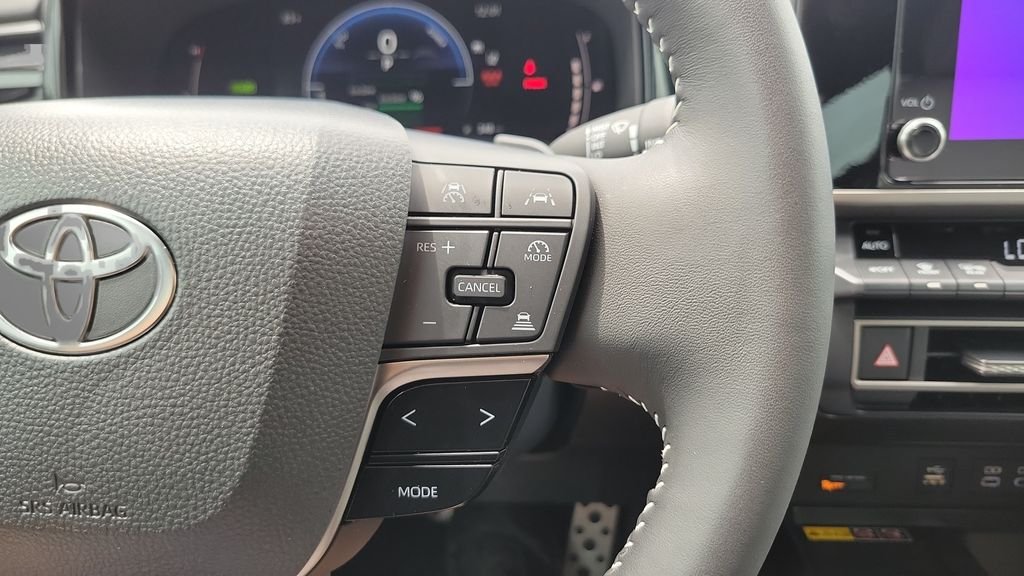 Certified Used 2025  Toyota SE image 21
