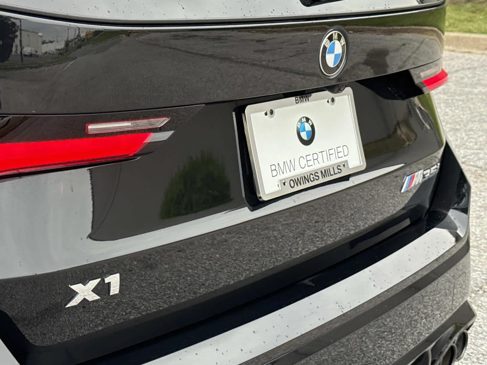 Used 2025 Black Sapphire Metallic BMW M35i image 11