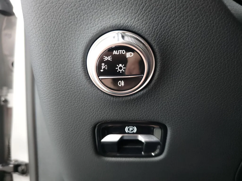 Certified Used 2026  Mercedes-Benz GLC 300 image 10