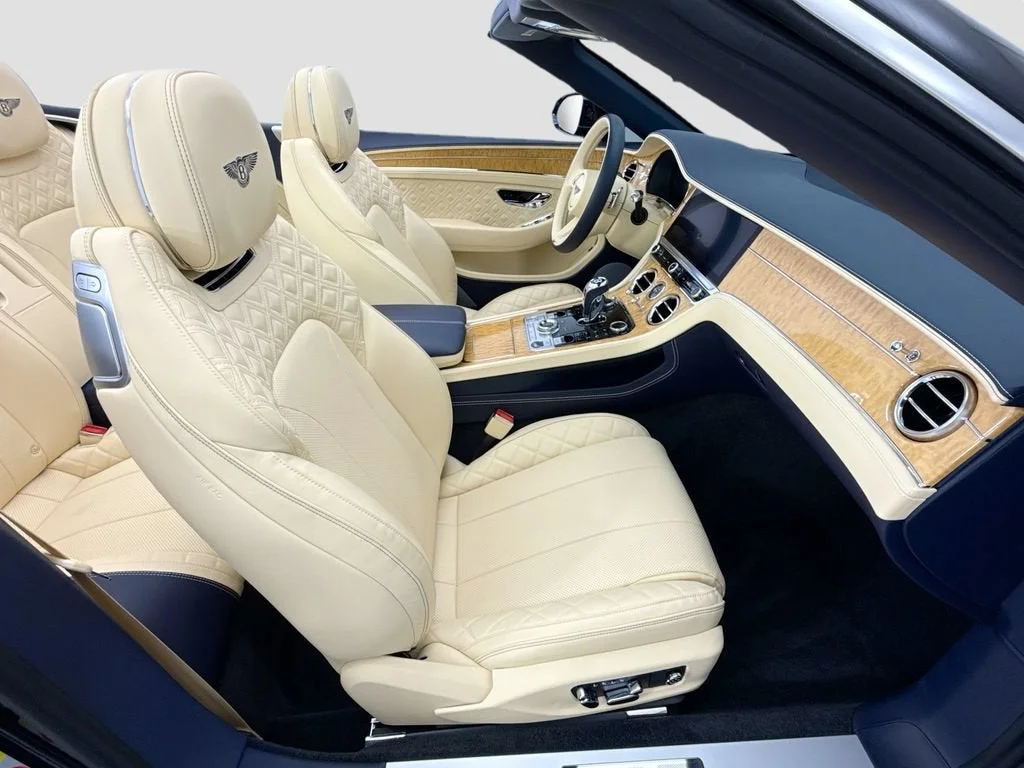 Used 2021  Bentley V8 image 26