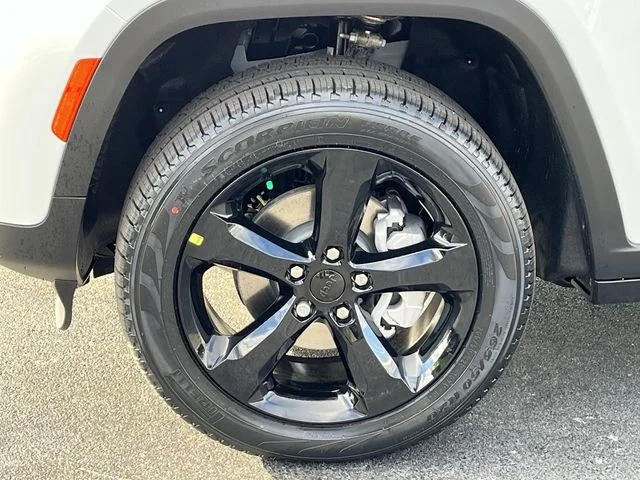 New 2025 Bright White Clear-Coat Exterior Paint Jeep Limited image 11