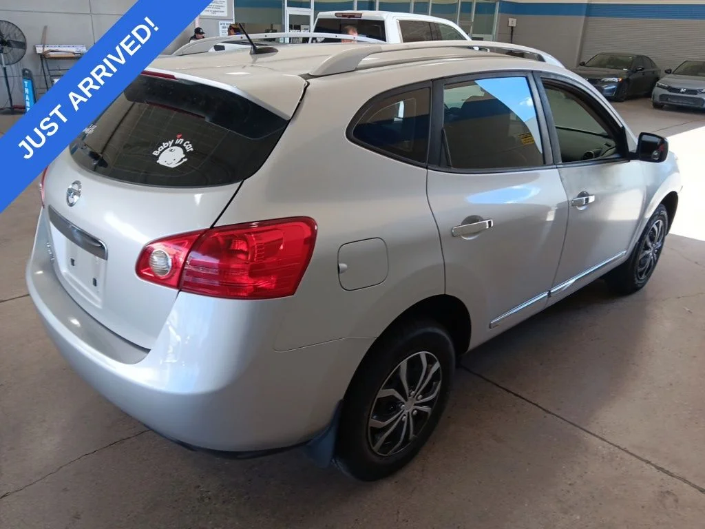 Used 2014 Brilliant Silver Nissan S image 3