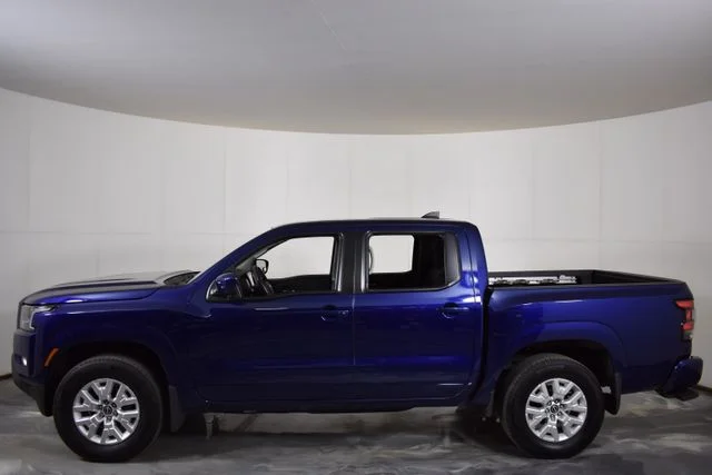 Used 2022 Blue Nissan SV image 5