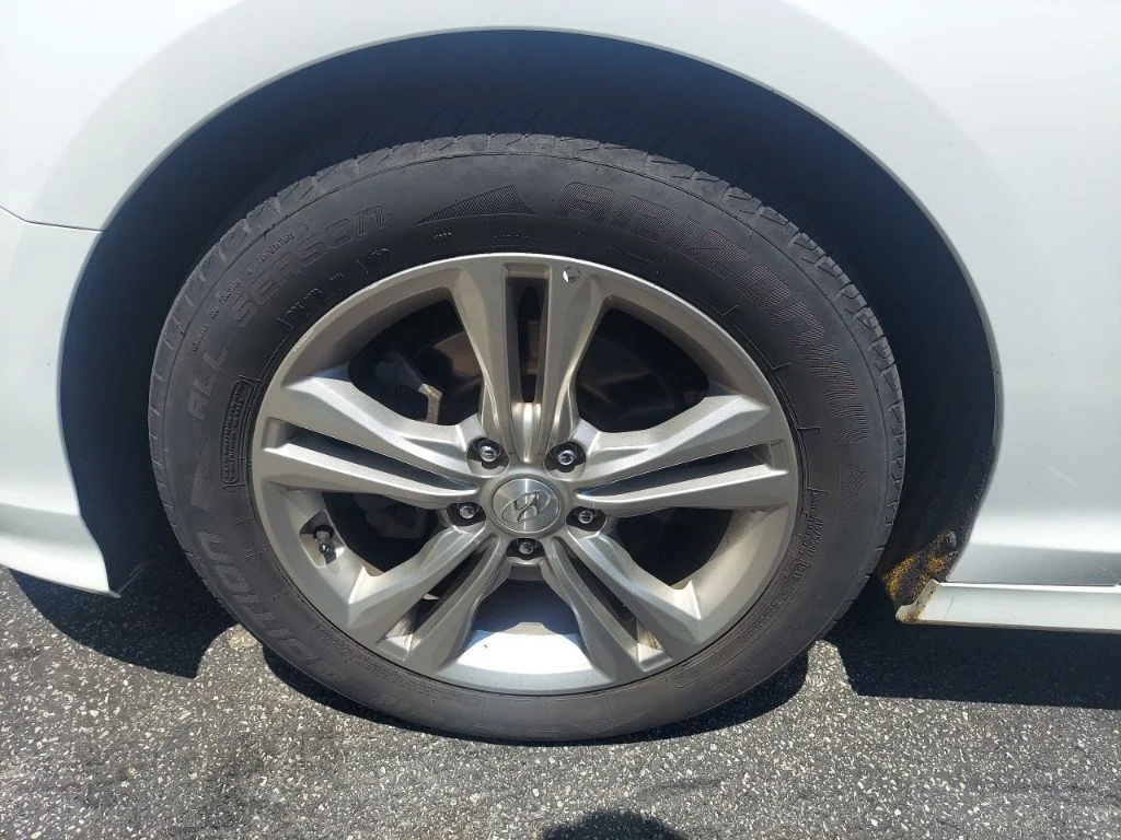 Used 2019 White Hyundai SEL image 3