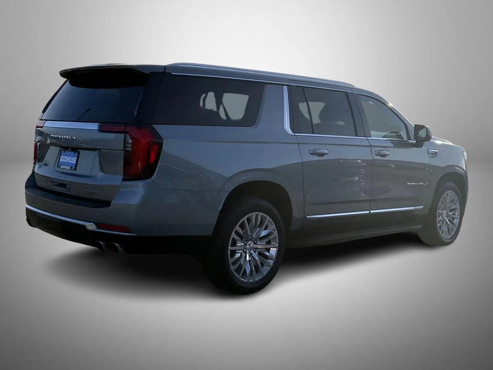 Used 2025 Silver GMC Denali image 5