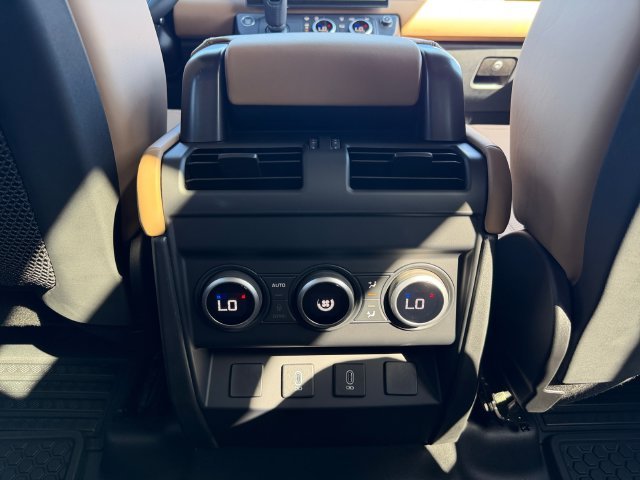 New 2026 Santorini Black Land Rover X-Dynamic SE image 19