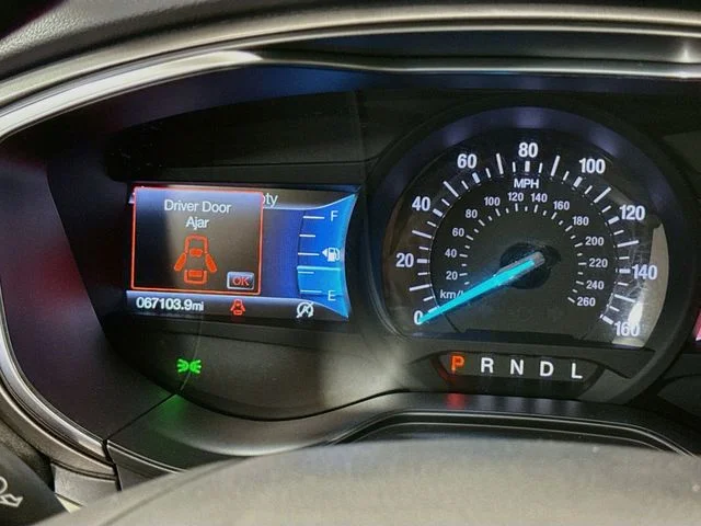 Used 2020 Blue Ford SE image 12