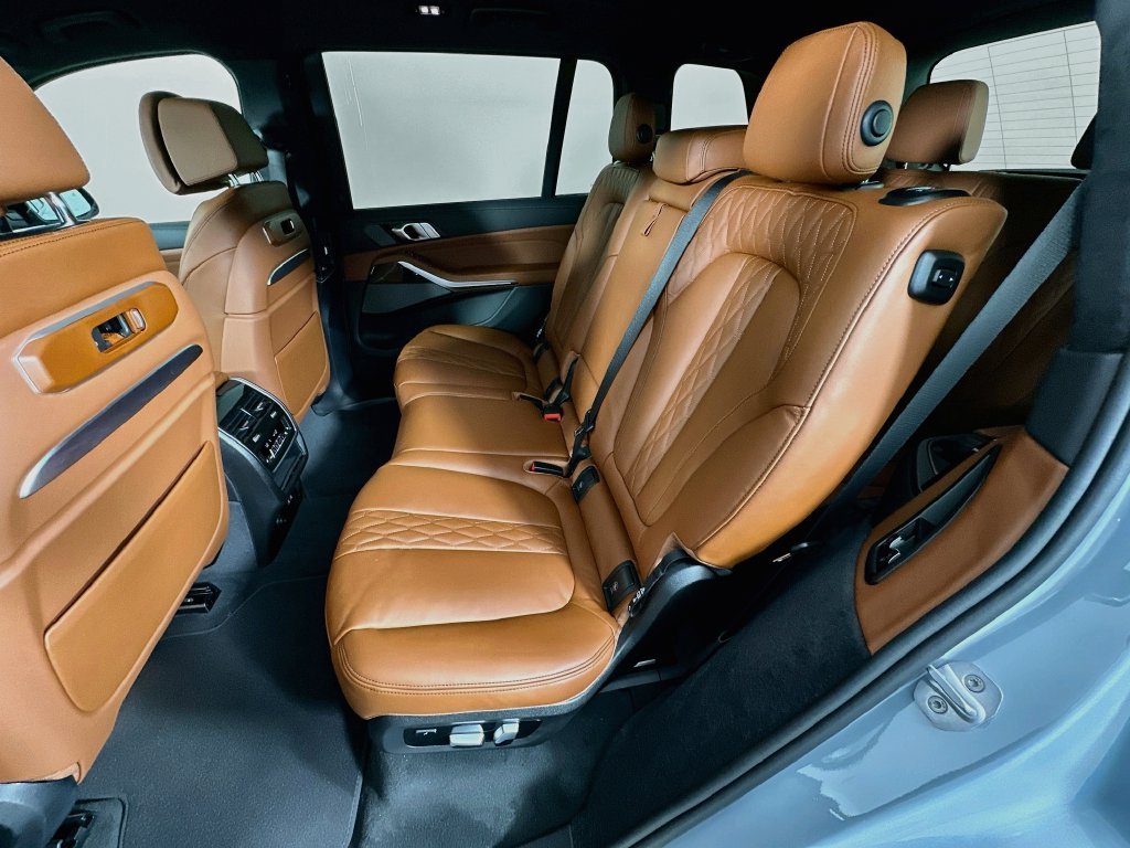 New 2027 Brooklyn Grey Metallic BMW xDrive40i image 17