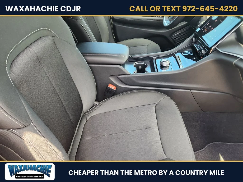 New 2026 Baltic Gray Metallic Clear-Coat Exterior Paint Jeep Laredo image 10