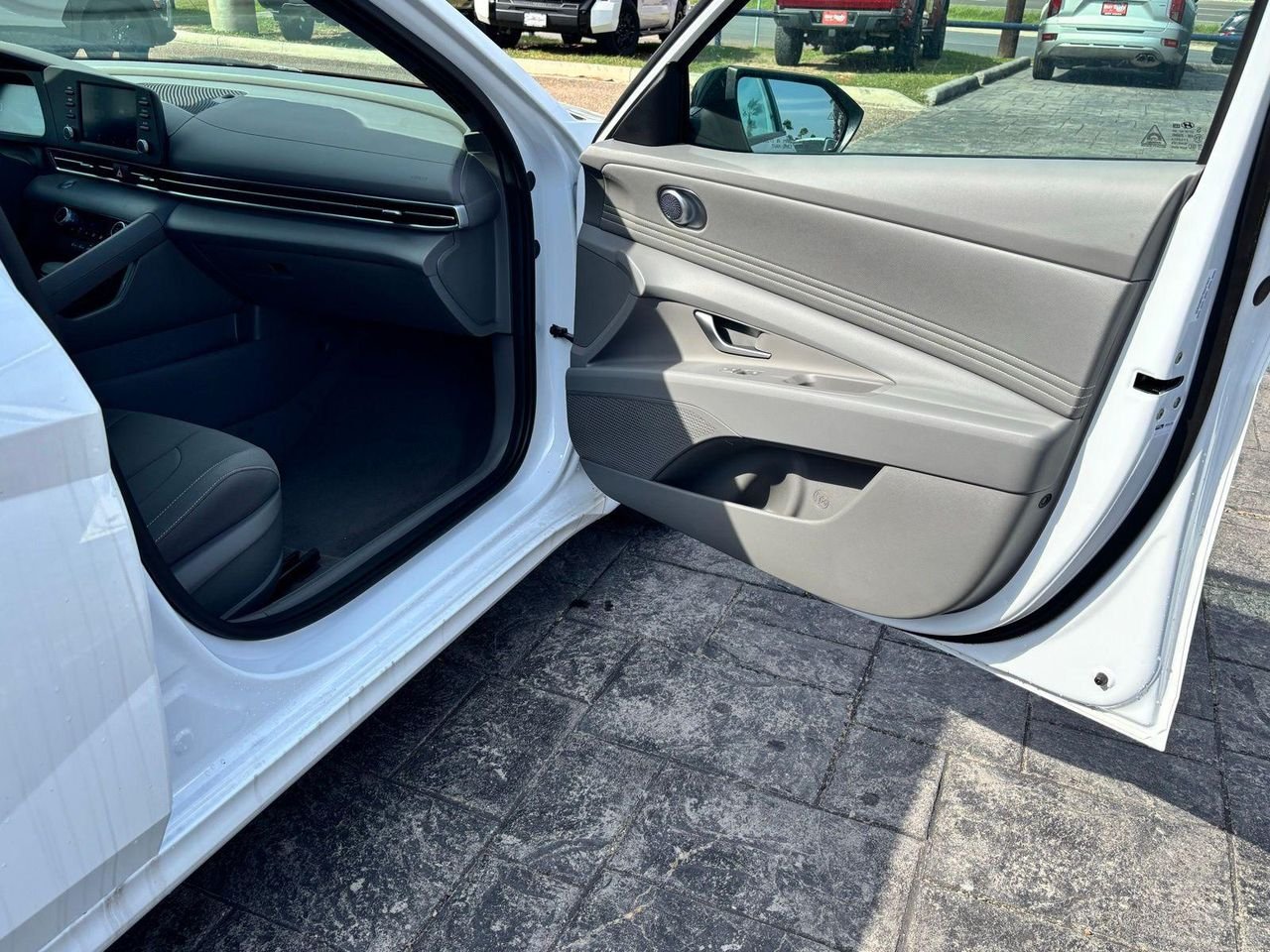 2025 Hyundai Elantra SEL - Photo 21
