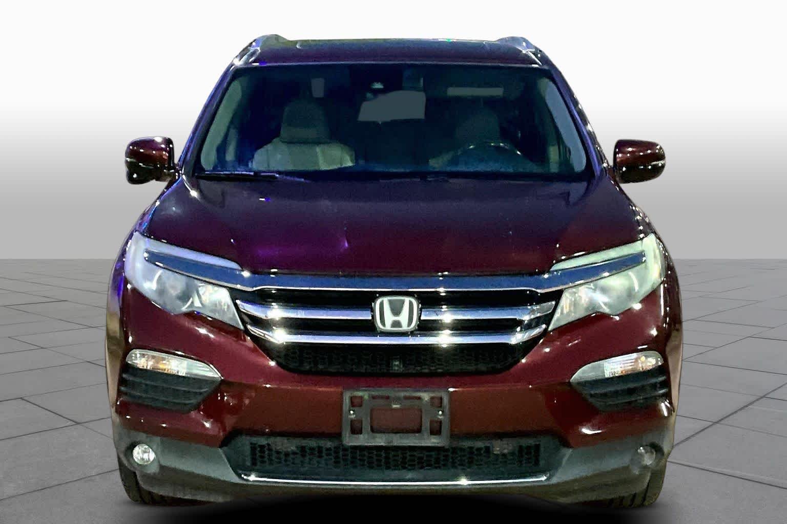 Used 2018 Deep Scarlet Pearl Honda Touring image 4