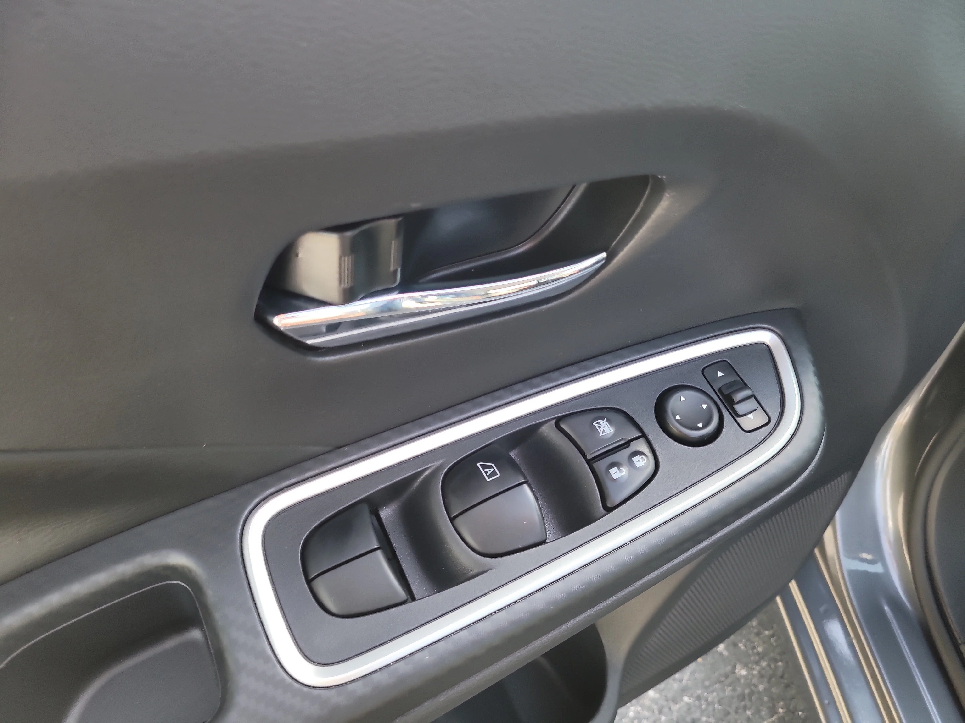 Used 2025 Gun Metallic Nissan SR image 15
