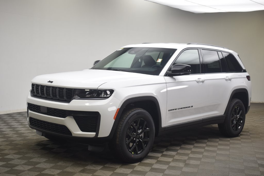 New 2026 Bright White Clear-Coat Exterior Paint Jeep Altitude image 13