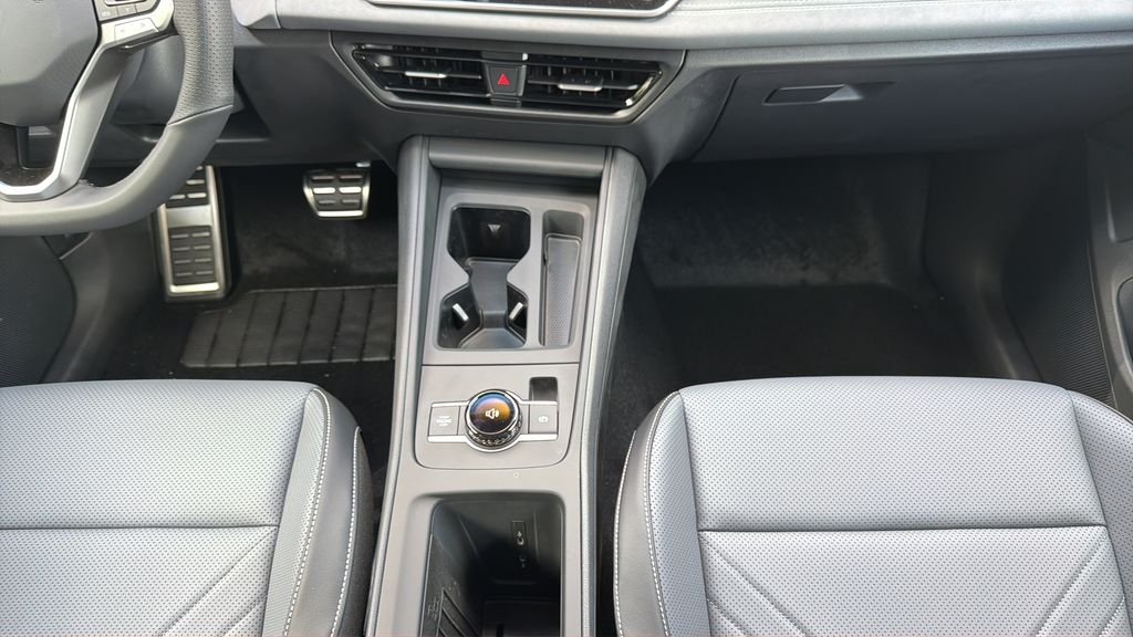 New 2026 Sandstone W/Deep Black Roof Volkswagen 2.0T SE R-Line Black image 19