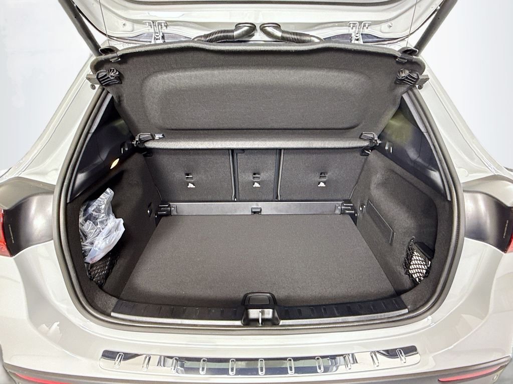 New 2026 MANUFAKTUR Alpine Gray Mercedes-Benz GLA 35 AMG® image 29