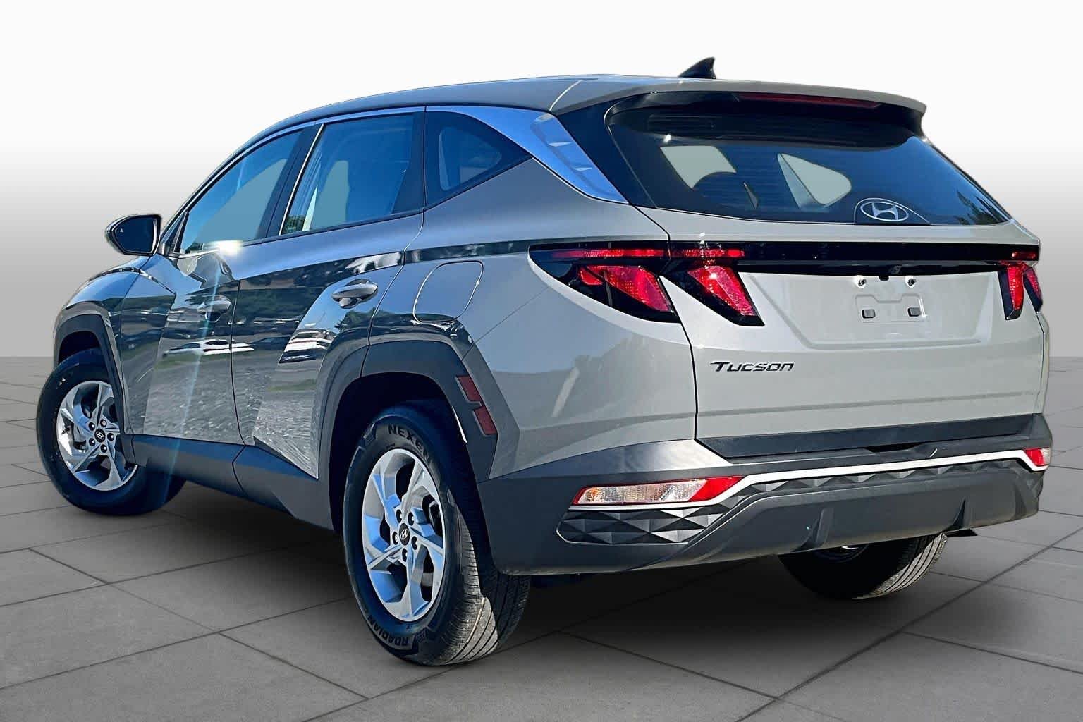Used 2024 Hampton Gray Hyundai SE image 12