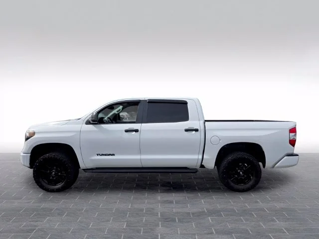 Used 2020 White Toyota SR5 image 4